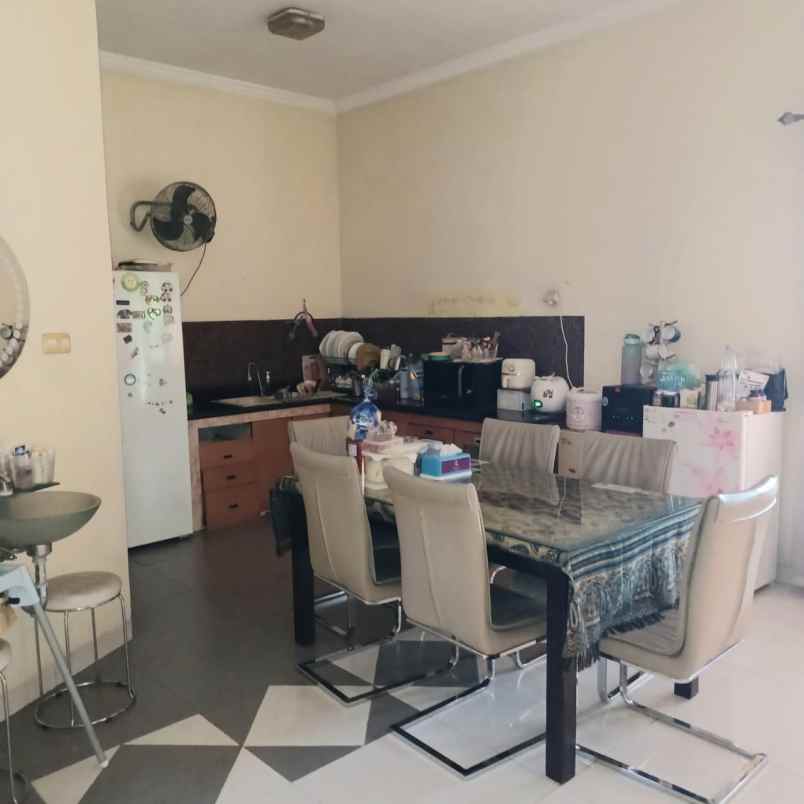 dijual rumah hook di legenda wisata cibubur