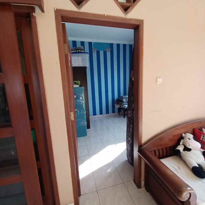 dijual rumah hook di legenda wisata cibubur