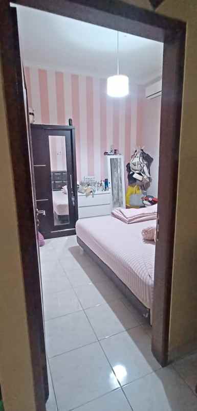 dijual rumah hook di legenda wisata cibubur