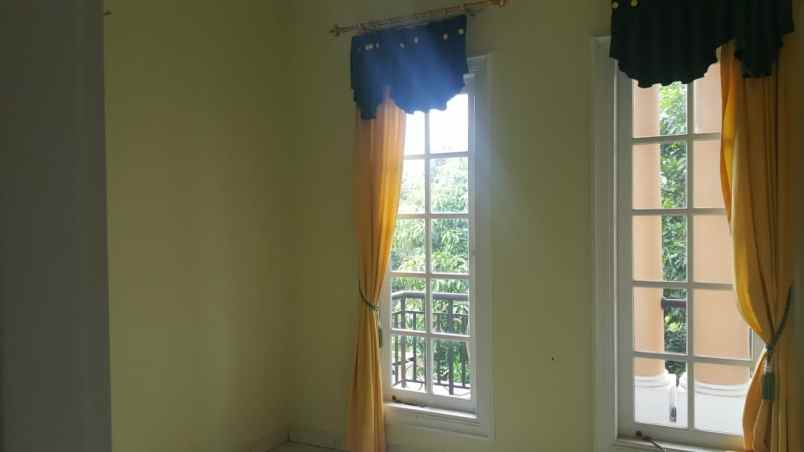 dijual rumah hook di legenda wisata cibubur