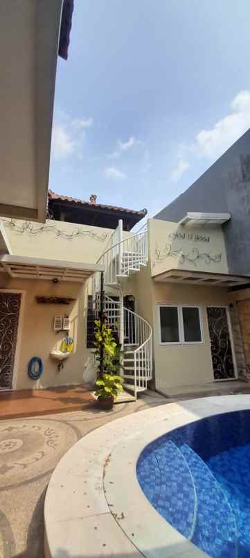 dijual rumah jakarta garden city