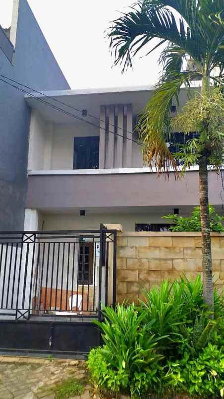 dijual rumah jalan babatan pratama