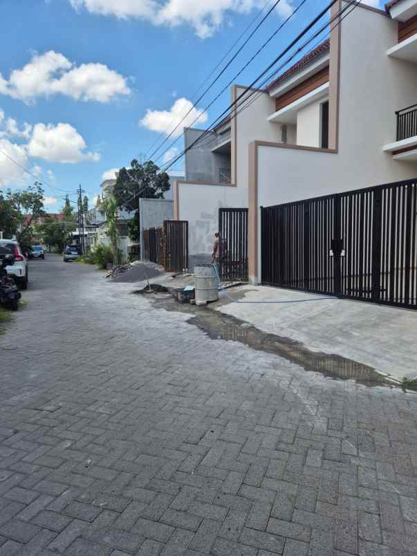 dijual rumah jalan darmo harapan indah