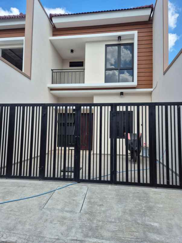 dijual rumah jalan darmo harapan indah