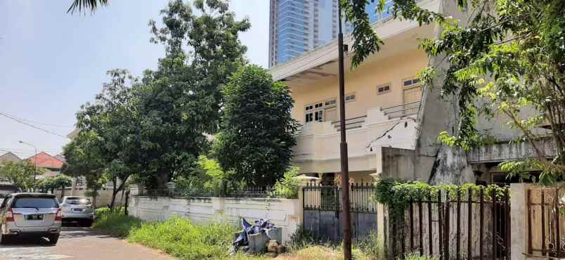 dijual rumah jalan dharmahusada indah