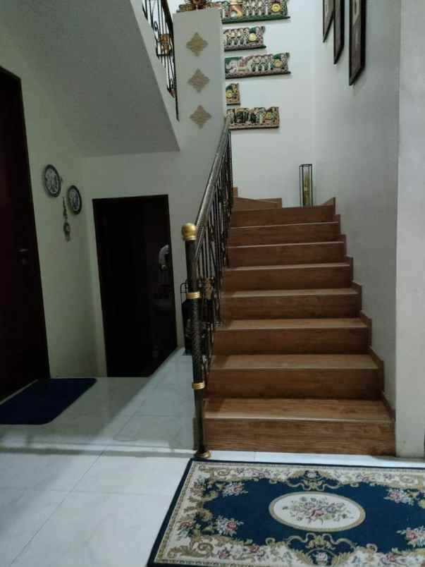 dijual rumah jalan griya sarana husada