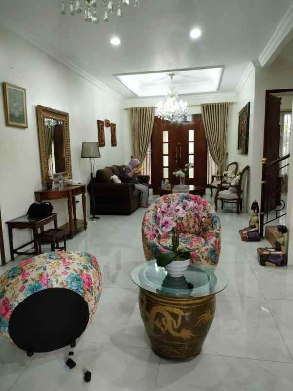 dijual rumah jalan griya sarana husada