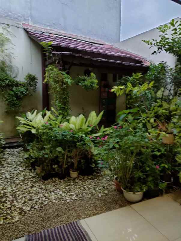 dijual rumah jalan griya sarana husada