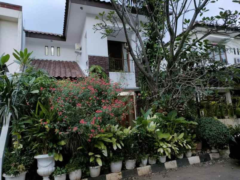 dijual rumah jalan griya sarana husada