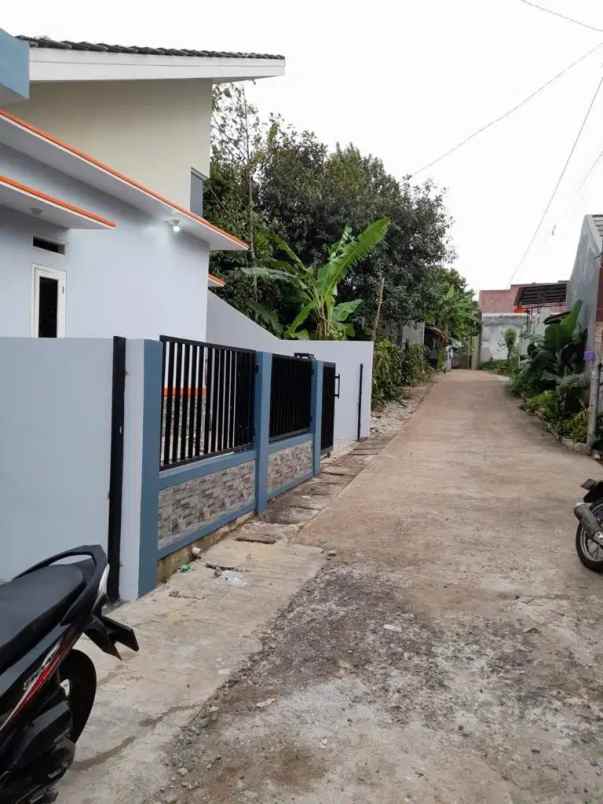 dijual rumah jalan haji nisan 102