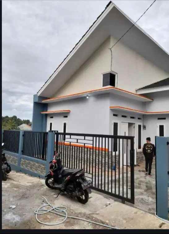 dijual rumah jalan haji nisan 102