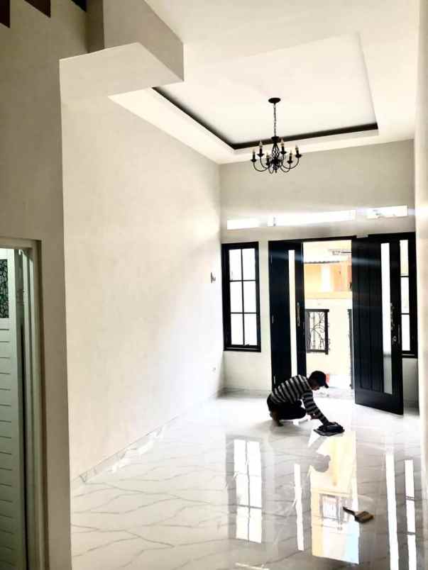 dijual rumah jalan ikan tombro