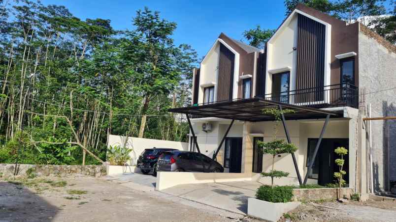 dijual rumah jalan kaliurang km 12