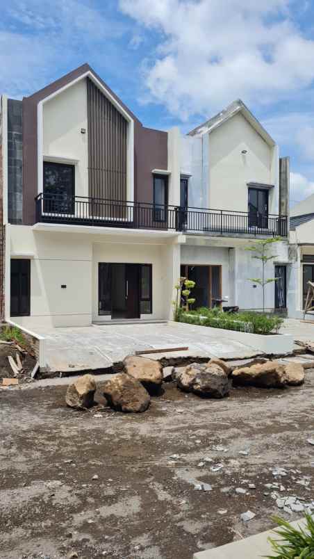 dijual rumah jalan kaliurang km 12