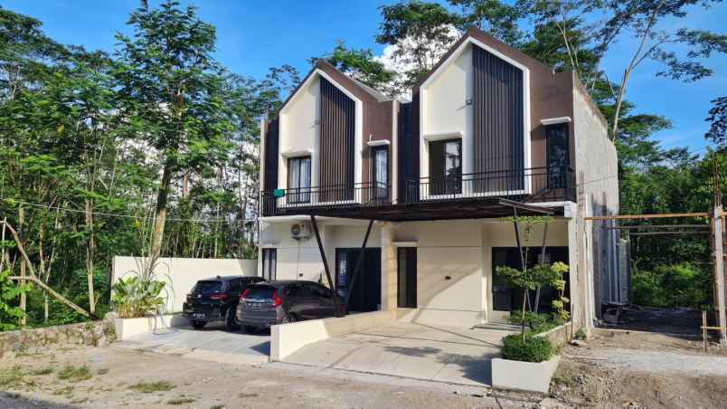 dijual rumah jalan kaliurang km 12