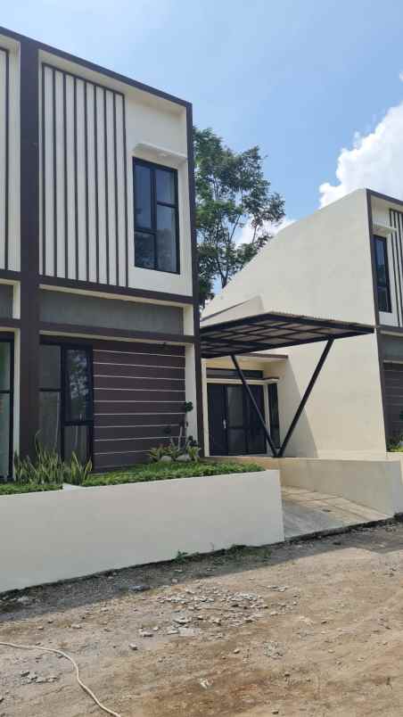 dijual rumah jalan kaliurang km 12