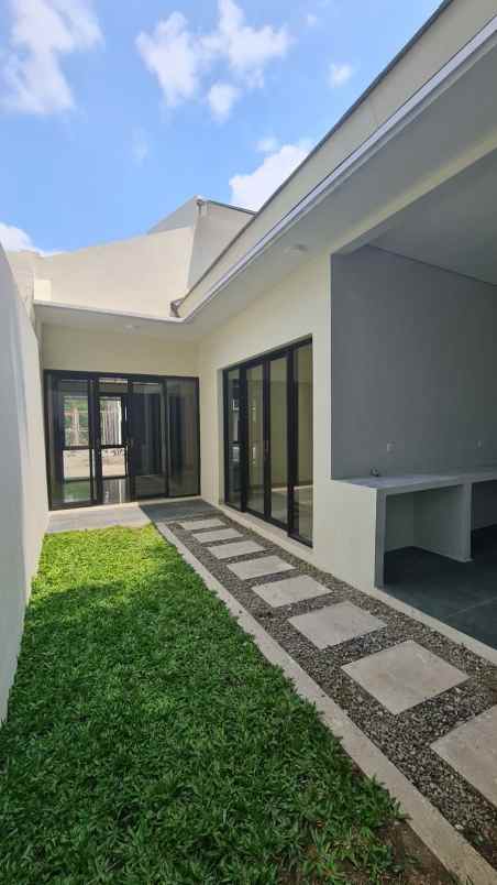 dijual rumah jalan kaliurang km 12