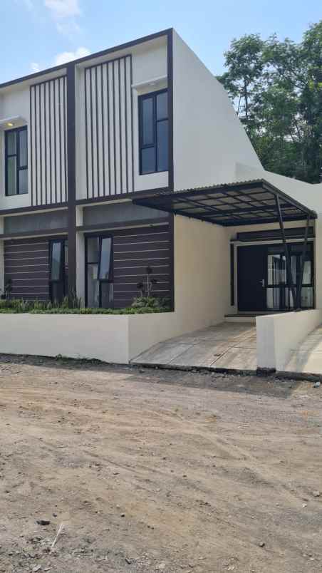 dijual rumah jalan kaliurang km 12