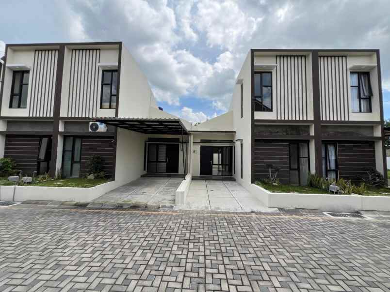 dijual rumah jalan kaliurang km 12