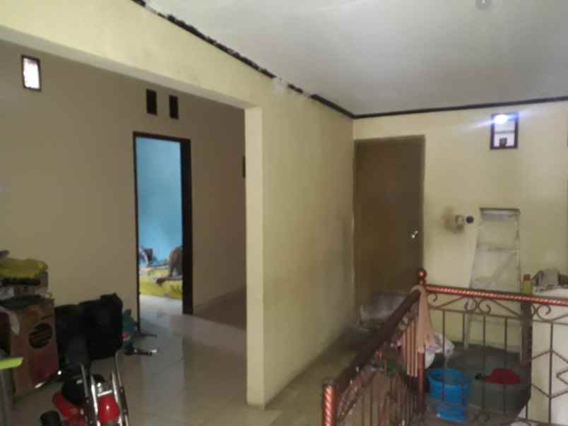 dijual rumah jalan karyawan