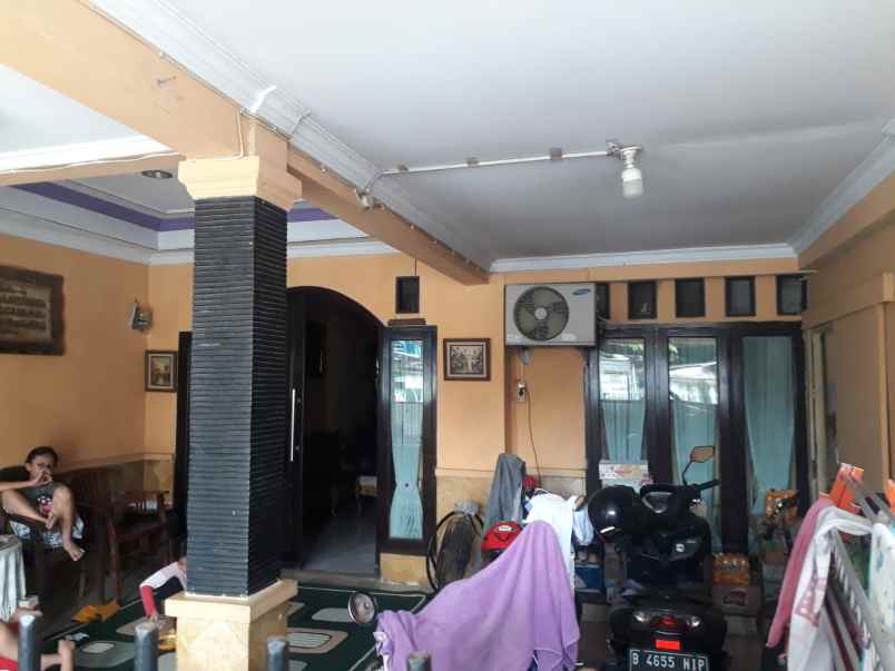 dijual rumah jalan karyawan