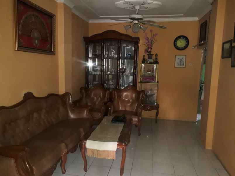 dijual rumah jalan karyawan