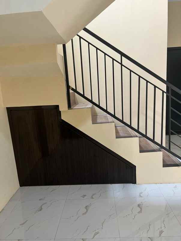 dijual rumah jalan lenteng agung raya no 12