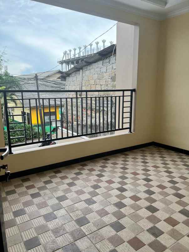 dijual rumah jalan lenteng agung raya no 12