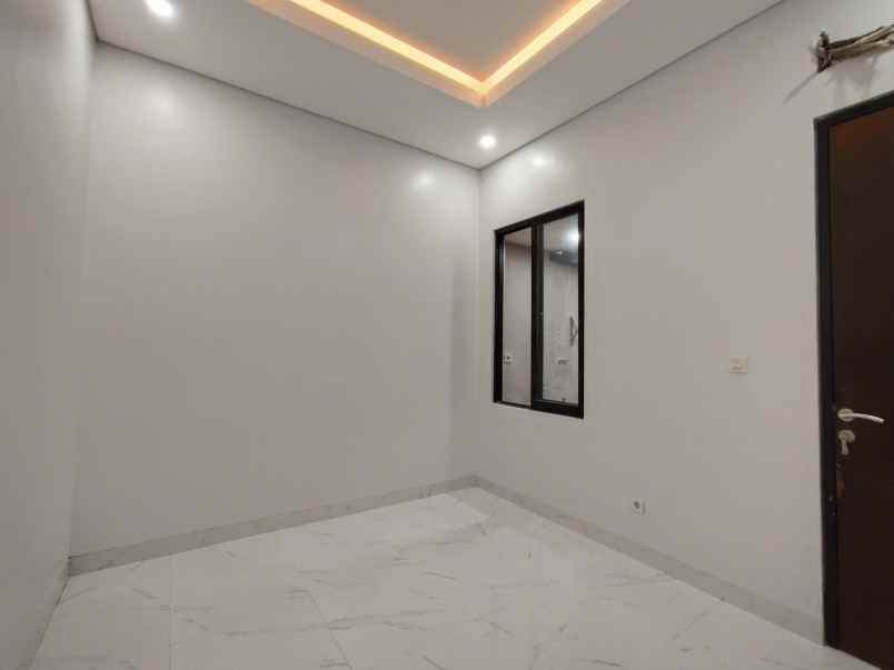 dijual rumah jalan mahkota ruby 136