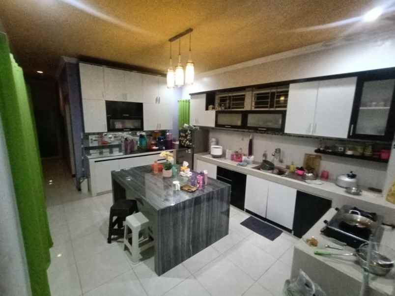 dijual rumah jalan mawar putih