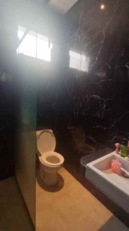 dijual rumah jalan north west central