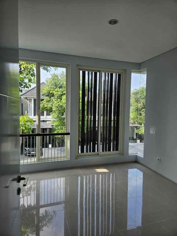 dijual rumah jalan north west park