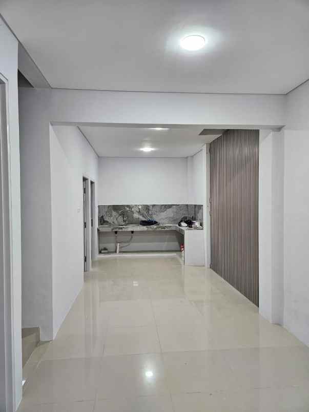 dijual rumah jalan north west park