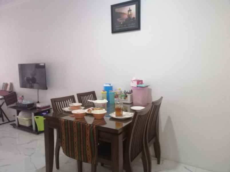 dijual rumah jalan pondok kelapa raya