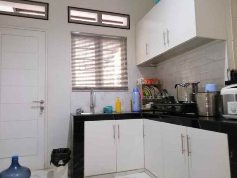 dijual rumah jalan pondok kelapa raya