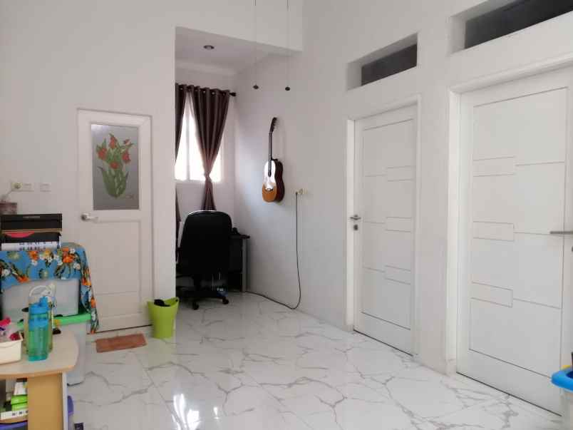 dijual rumah jalan pondok kelapa raya