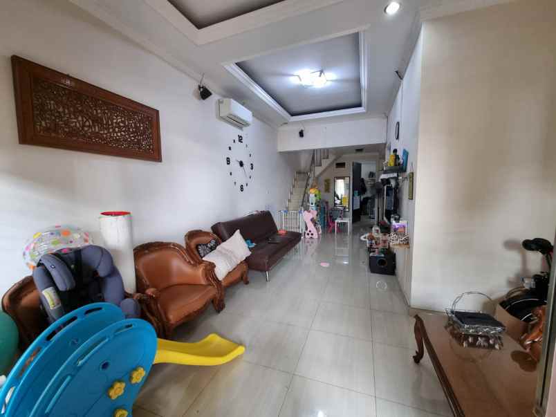 dijual rumah jalan pondok kelapa raya