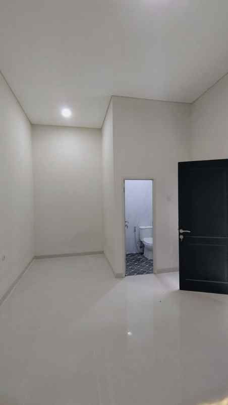 dijual rumah jalan raya aria putra