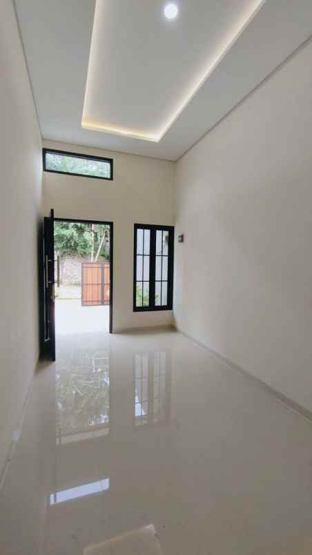 dijual rumah jalan raya aria putra