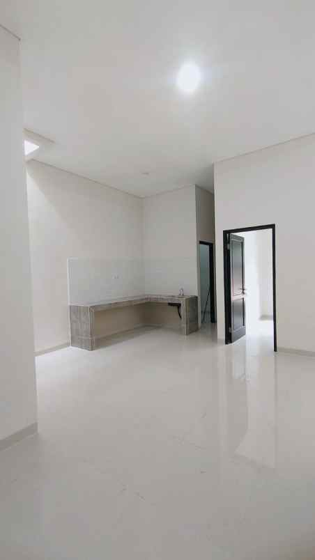 dijual rumah jalan raya aria putra