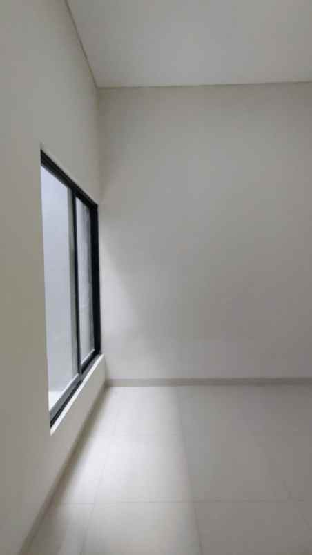 dijual rumah jalan raya aria putra