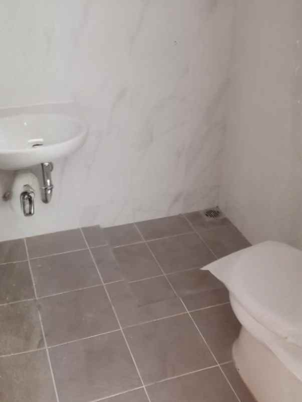 dijual rumah jalan raya bogor parung