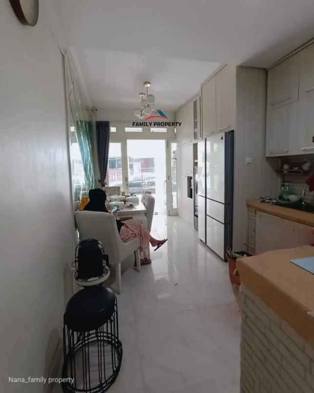 dijual rumah jalan raya komplek bintaro