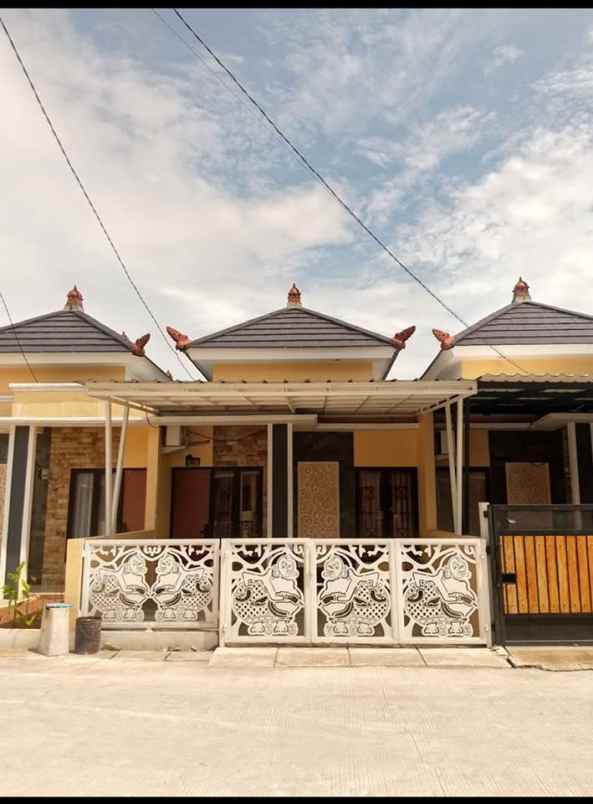 dijual rumah jalan raya lubang buaya