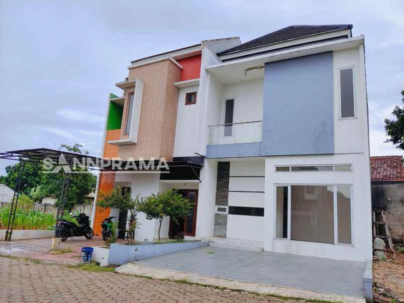 dijual rumah jalan raya muchtar