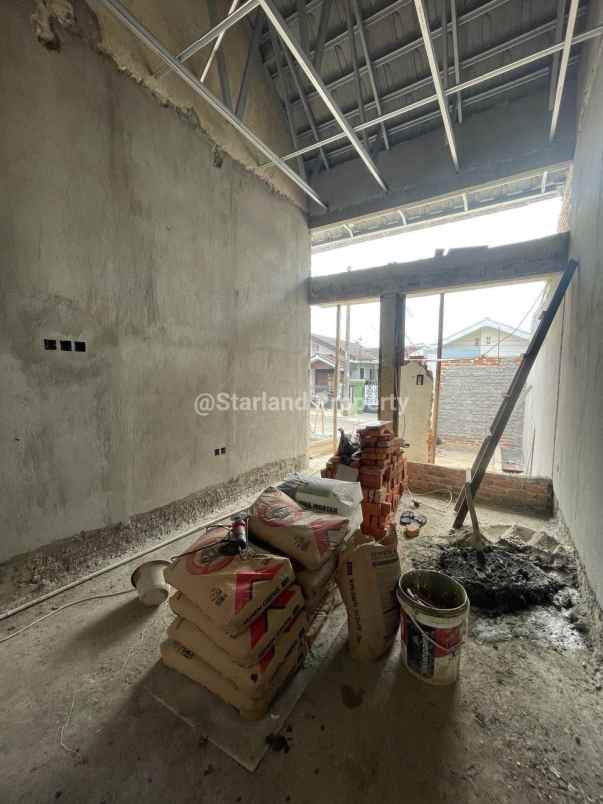 dijual rumah jalan raya tanah 100