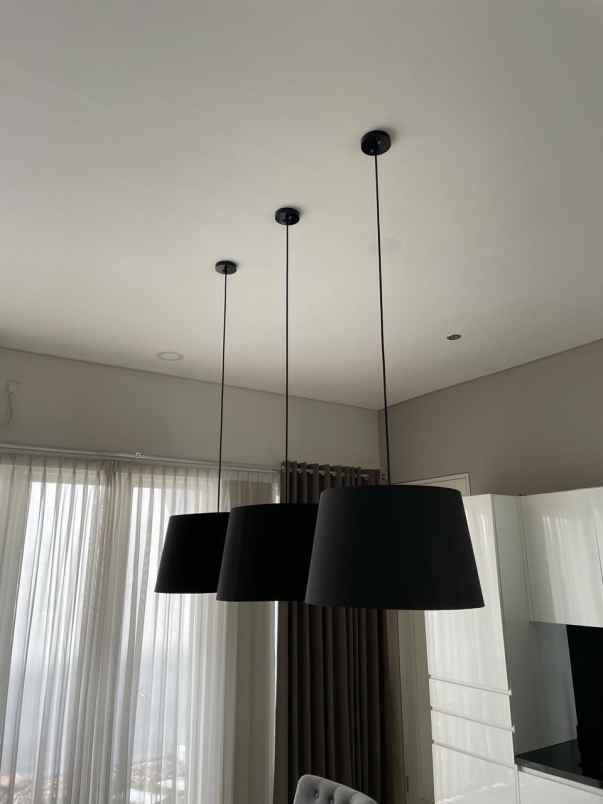 dijual rumah jalan royal residence