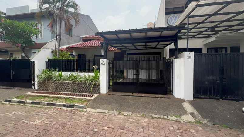 dijual rumah jalan soka lestari iii