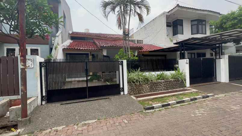 dijual rumah jalan soka lestari iii