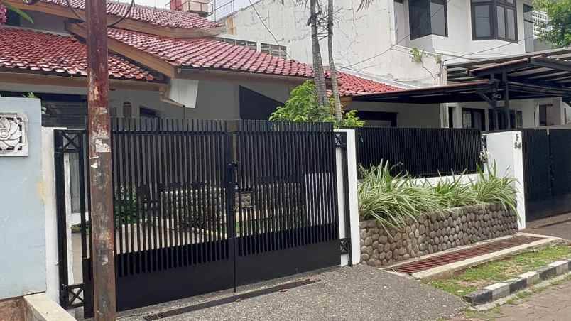 dijual rumah jalan soka lestari iii